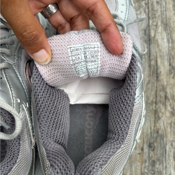 Saucony Women's Athletic Shoes in Gray and Pink size 7.5 - Picture 10 of 12